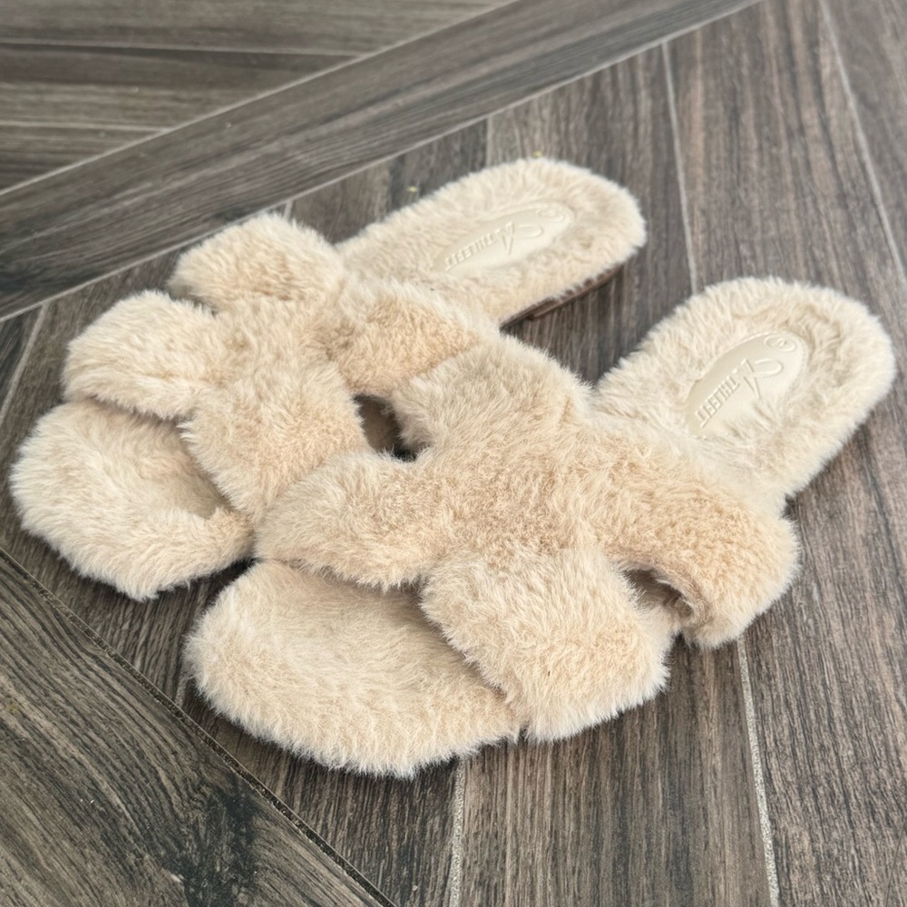 Cozy Cream Fuzzy Sandals
